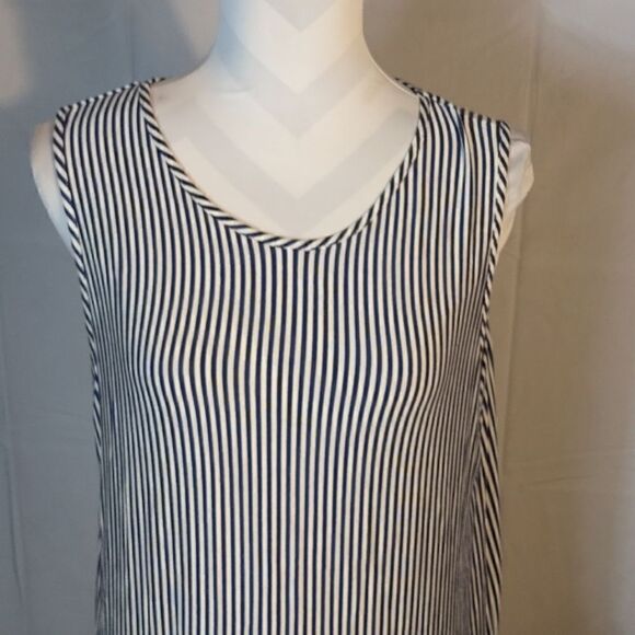 Cha Cha Vente Striped Asymmetrical Top - Picture 2 of 9